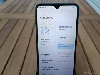 Xiaomi Redmi 8, 3GB RAM, 32GB, lehce vypálený display - 3