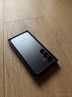 Samsung Galaxy S24 256GB šedý - 3