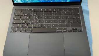 Prodám MacBook M2 8GB 13,6" 256GB - 3