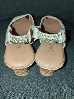 Letní sandálky na podpatku vel.37 - 3