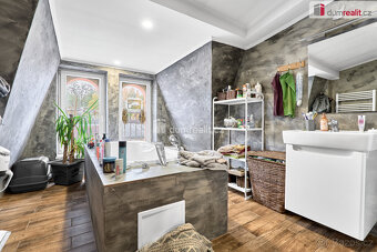 Prodej bytového domu s obchodními prostory v Karlových Varec - 3