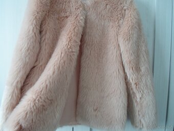 Růžový chlupatý kabát kabátek bunda - 152 - 3