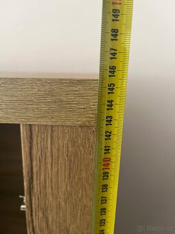 Komoda v dekoru tmavého dřeva - 3