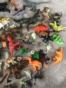 Figurky dinosaurů a zvířátek - 3