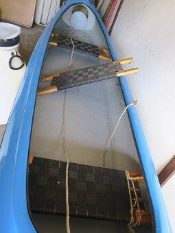 Laminátová kanoe s vybavením - 3