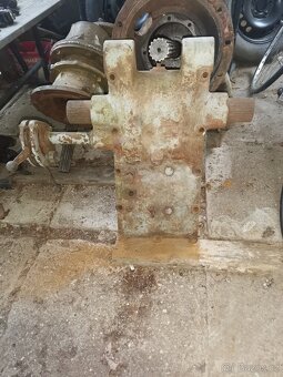 víko hydrauliky zetor 4011 - 3