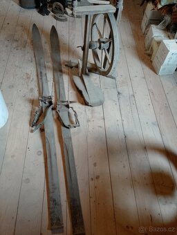 Starý kolovrat a lyže - 3
