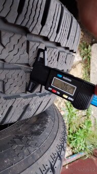 Prodám krásné zimní pneu Maxxis 215/65 R16C - 3
