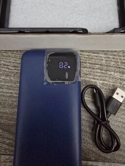 Powerbanka plně funkční USB nabíjení telefonu a USB c výstup - 3