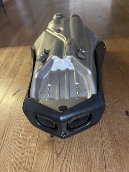 výfuk Ducati 749 999 - 3