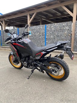 Moto Morini X-CAPE 700 Golden Edition - černá - 3