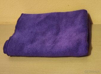 Fialový ručník s kapsičkou - 3