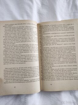 MRTVÁ A ŽIVÁ - Daphne du Maurierová - 3