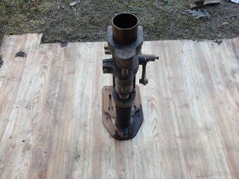 Litinový držák vrtačky - 3