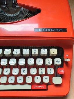 Kufříkový psací stroj Chevron - 3