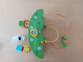 Dřevěná houpačka a vkládačka současně - 3