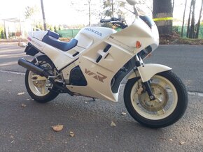 Honda VFR 750 F - 3