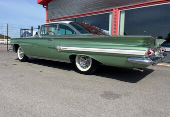 1960 Chevrolet Impala Sportcoupe - 3