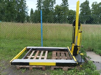 Nůžkový hydraulický zvedák 1.5 tuna NDR - 3