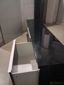 Tv stolek + závěsná skříňka Ikea Besta - 3