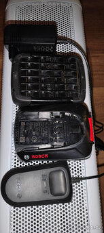 2ks BOSCH akumulatorALL 18v plus nabijecka - 3