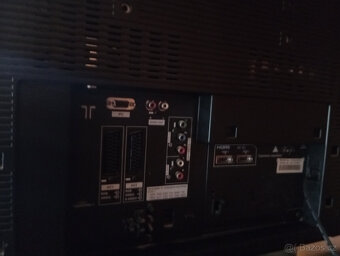 S L E V A Panasonic TX-37LZD70F - 3