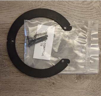 GIVI BF03 objímka pro uchycení tankvaku systém TANKLOCK - 3
