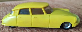 Staré autíčko na setrvačník - Citroen - 3