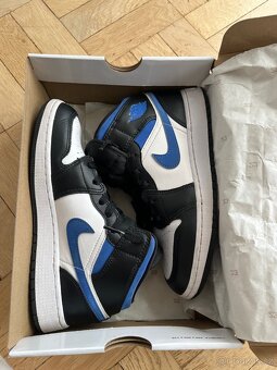 Air Jordan Tenisky Jordan 1 Mid White Black Royal - 3