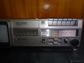 starý radiomagnetofon s televizí NEC CT-6000 - 3