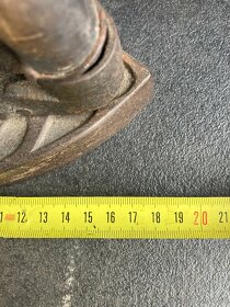 Starožitná zdobená žehlička s dřevěnou rukojetí (525) - 3