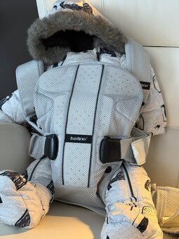 Baby Björn Ergonomické nosítko ONE Silver - 3