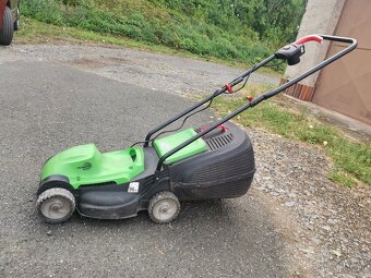 Prodám elektrickou sekačku na trávu - 3