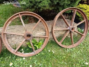 Stara litinova kolecka - 3