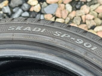 225/40 R18 - 3
