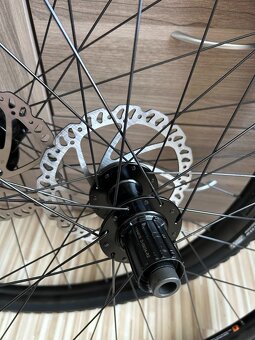 Nová gravel kola Giant SX2 sundaná z Giant Revolt 1 2025 - 3