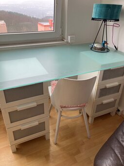 Krásné sklo na psací stůl - 3