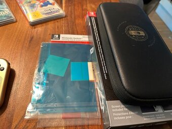 Nintendo Switch OLED Zelda Edition + 2 hry - 3