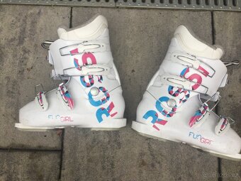 Rossi fun girl sjezdové boty EU 37; 235 mm + helma - 3