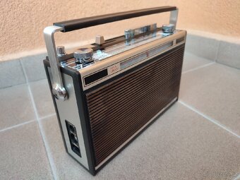 TRANSISTOR UNIVERSUM TR-2334. - 3