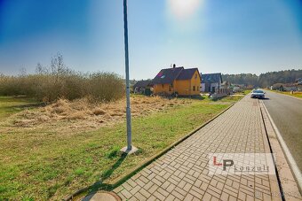 Újezd u Sezemic, zasíťovaný stavební pozemek 875 m² - 3