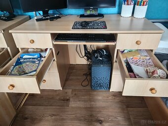Prodám 2 kusy psacích stolů, vhodné i pro PC - 3