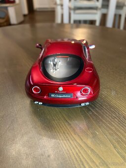 Alfa Romeo 8c 1:18 Welly - 3