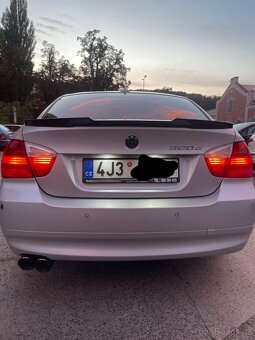 Zadní spoiler na kufr pro BMW E90 M4 Style - Černý Lesk - 3