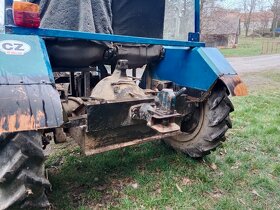 Malotraktor domácí výroby s vlečkou. - 3