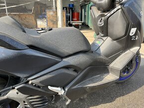 Yamaha X max 125-havarovaná motorka - 3