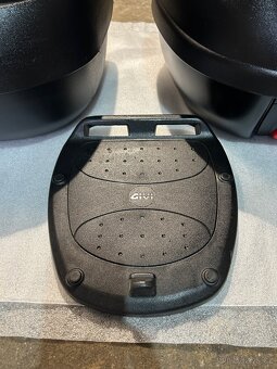 Prodám kufry GIVI 25L a 42L - 3