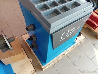 Vyvažovačka kol poloautomatická s brzdou - 3