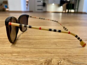 Nové sluneční brýle Burberry CLARE - 3