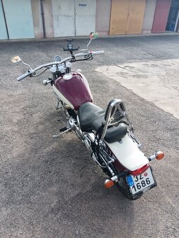 Suzuki VZ 800 Marauder - 3